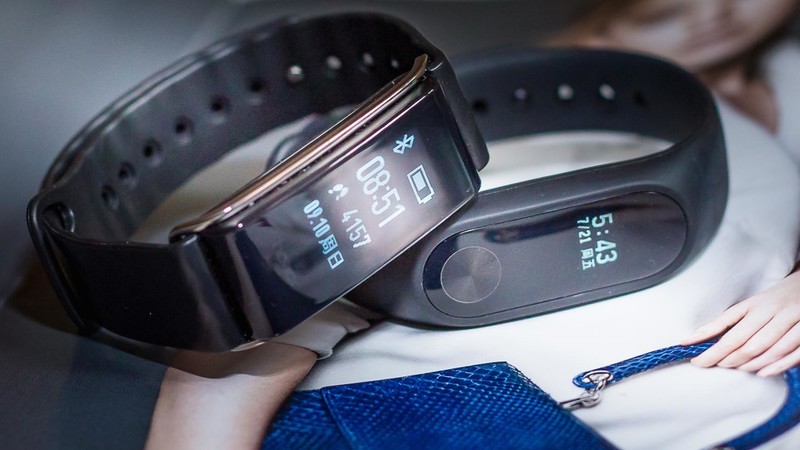 百元手环荣耀畅玩手环a2比小米手环2谁才是真正的健康守护者