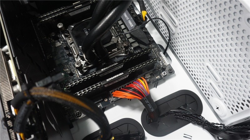 吃鸡游戏测试：单通道、双通道、三通道，哪个更适合吃鸡呢?