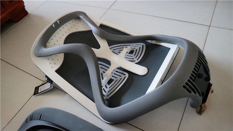 黑白调蝶翼双腰托人体工学椅：6大特点给你清凉夏天