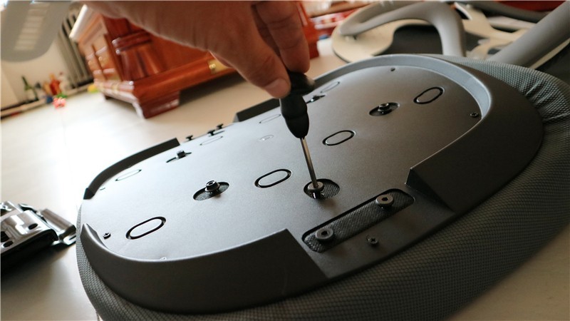 黑白调蝶翼双腰托人体工学椅：6大特点给你清凉夏天