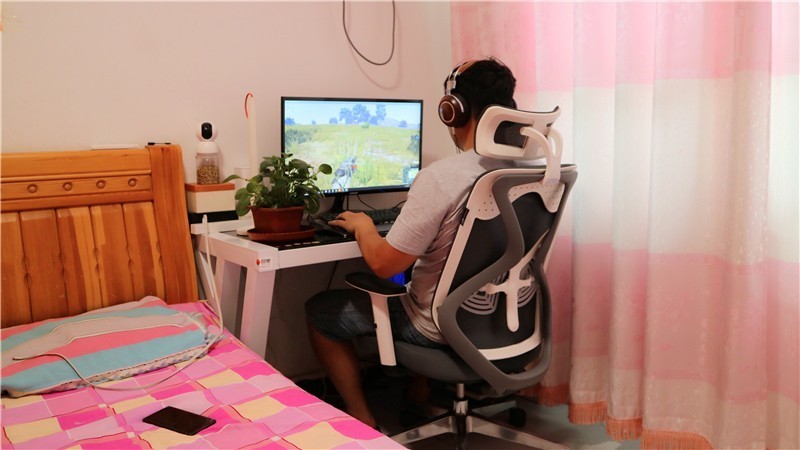 黑白调蝶翼双腰托人体工学椅：6大特点给你清凉夏天