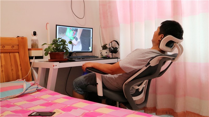 黑白调蝶翼双腰托人体工学椅：6大特点给你清凉夏天