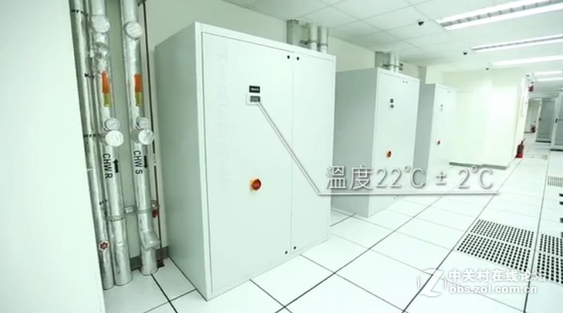 香港新世界电讯机房机柜环境图展示，现为香港宽频企业方案