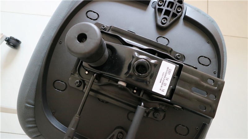 黑白调蝶翼双腰托人体工学椅：6大特点给你清凉夏天