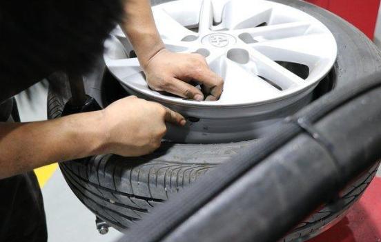 小米旗下70迈胎压监测仪：时刻关注胎压，高效守护车主安全