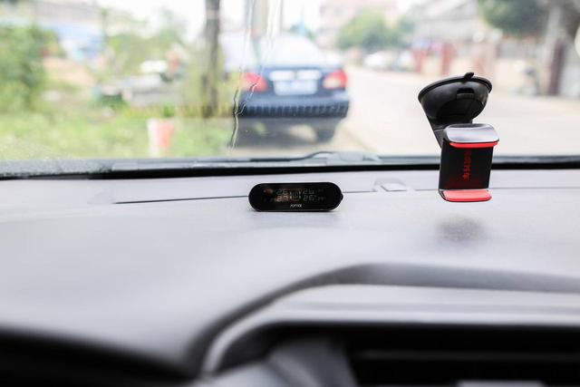 小米旗下70迈胎压监测仪：时刻关注胎压，高效守护车主安全