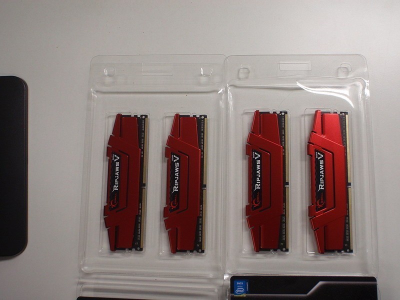 北京，2017年10月23日凌晨1点，我无意看了一眼京东内存价格，忍不住狂笑出了声音