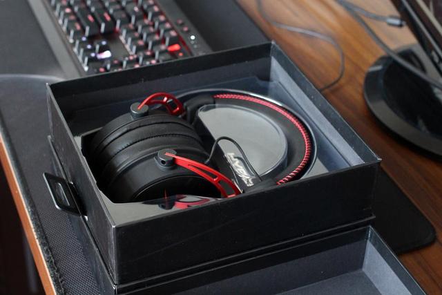 HyperX Cloud 阿尔法电竞耳机开箱体验：吃鸡的声音快感在这