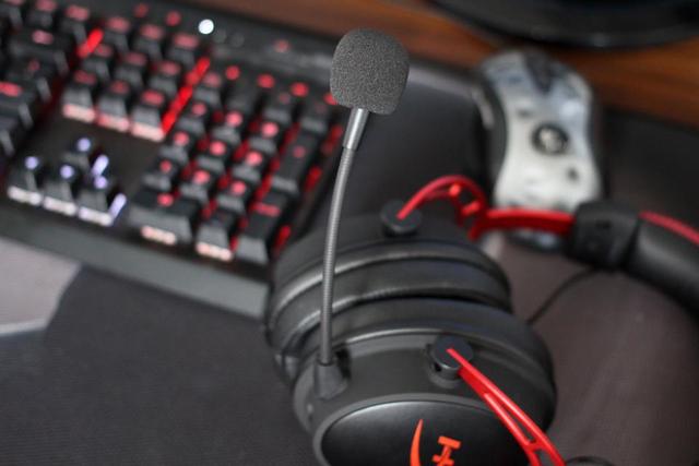 HyperX Cloud 阿尔法电竞耳机开箱体验：吃鸡的声音快感在这