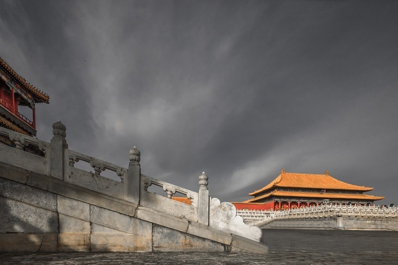 《如何设计好 建筑的完整性、空间透视、建筑与人物、饰物之间的合理关系》