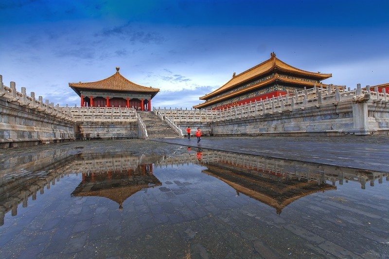 《如何设计好 建筑的完整性、空间透视、建筑与人物、饰物之间的合理关系》