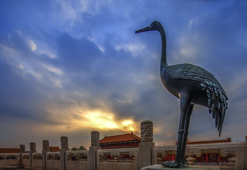 《如何设计好 建筑的完整性、空间透视、建筑与人物、饰物之间的合理关系》