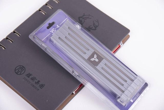 售价99元，1600万色彩变幻，乔思伯VC-4显卡支撑架上手体验