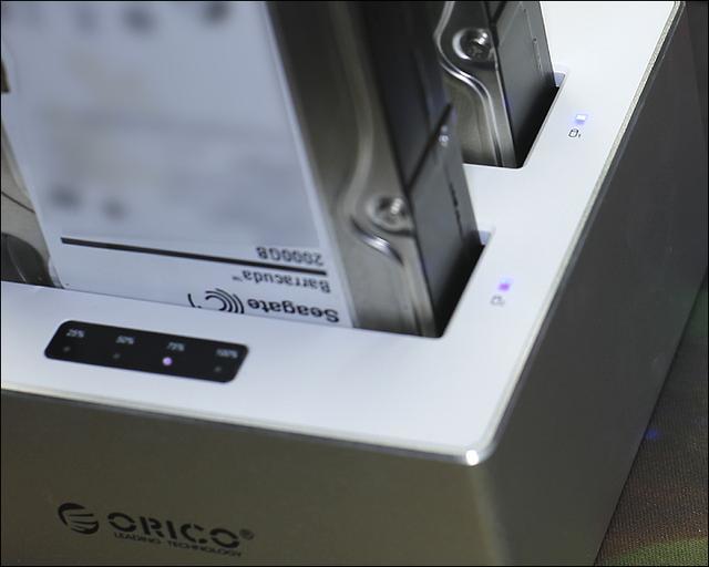 双盘位高速脱机拷贝，这个硬盘底座不简单