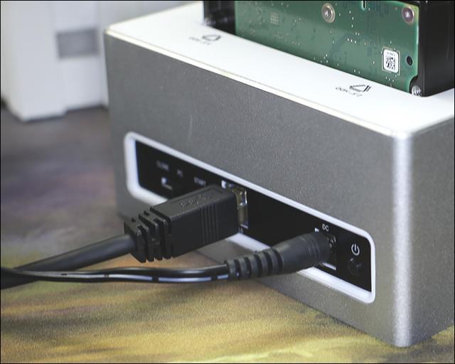 双盘位高速脱机拷贝，这个硬盘底座不简单