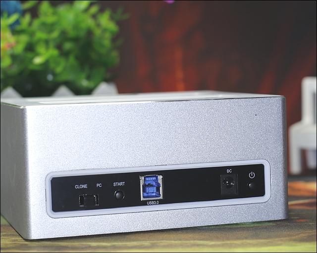 双盘位高速脱机拷贝，这个硬盘底座不简单