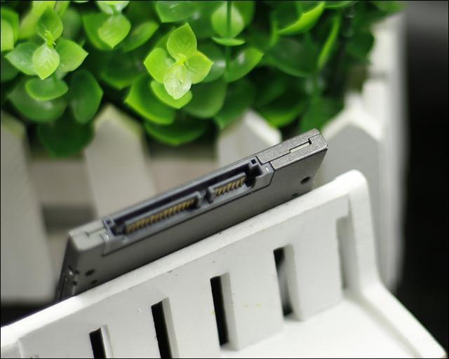 双盘位高速脱机拷贝，这个硬盘底座不简单