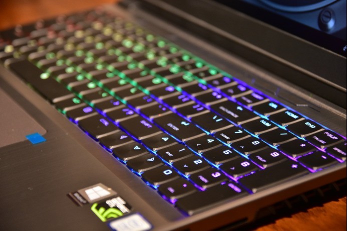 6核12线程游戏利器，机械革命深海幽灵Z2深度体验