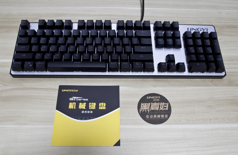 百元级吃鸡利器什么体验？灵逸黑寡妇机械键盘了解一下