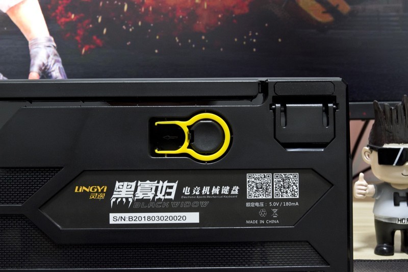 百元级吃鸡利器什么体验？灵逸黑寡妇机械键盘了解一下