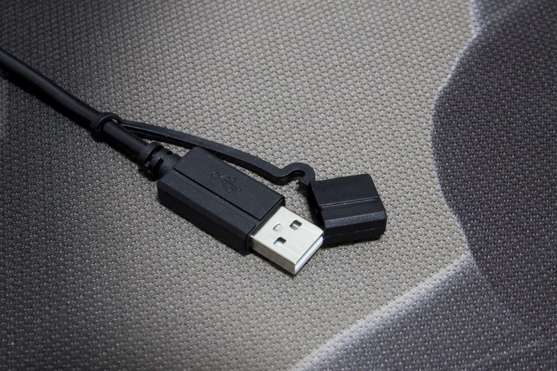 百元级吃鸡利器什么体验？灵逸黑寡妇机械键盘了解一下