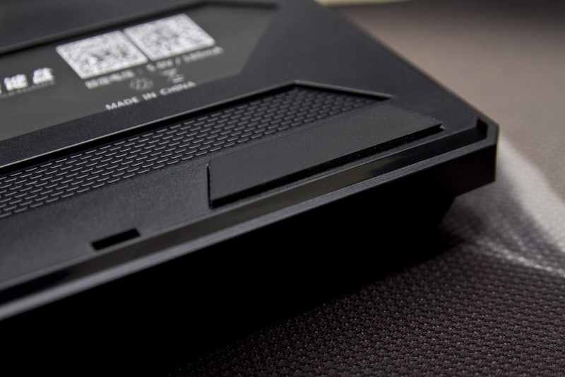 百元级吃鸡利器什么体验？灵逸黑寡妇机械键盘了解一下