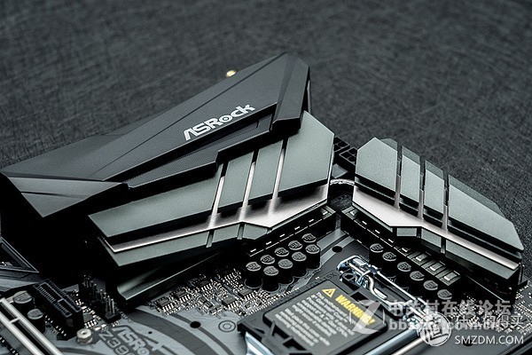 本文面向希望选购Z390主板，以及对华擎ASRock Z390太极感兴趣的读者。