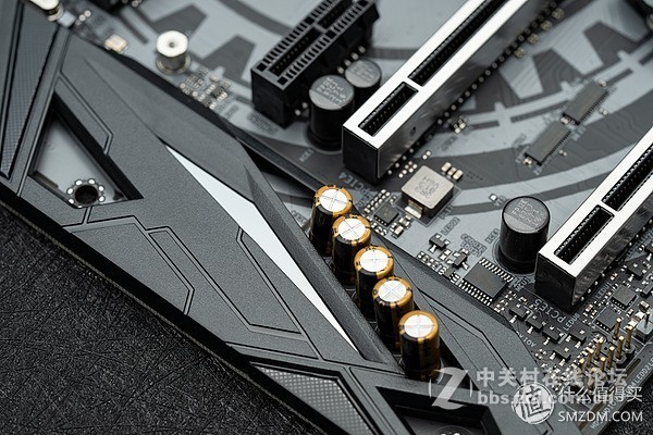 本文面向希望选购Z390主板，以及对华擎ASRock Z390太极感兴趣的读者。