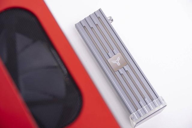 售价99元，1600万色彩变幻，乔思伯VC-4显卡支撑架上手体验