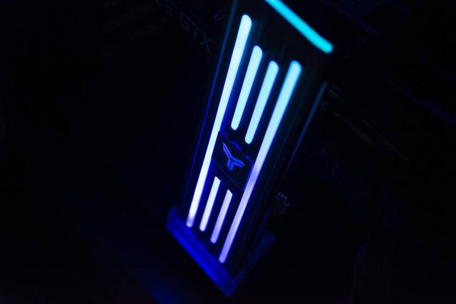 售价99元，1600万色彩变幻，乔思伯VC-4显卡支撑架上手体验