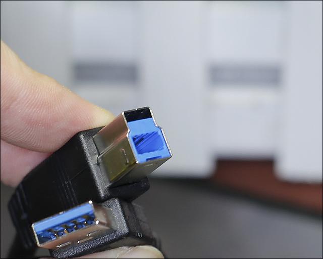 双盘位高速脱机拷贝，这个硬盘底座不简单