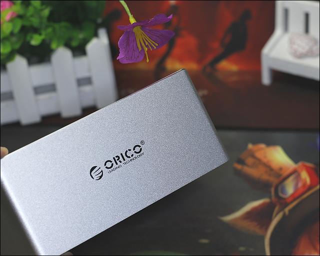 双盘位高速脱机拷贝，这个硬盘底座不简单