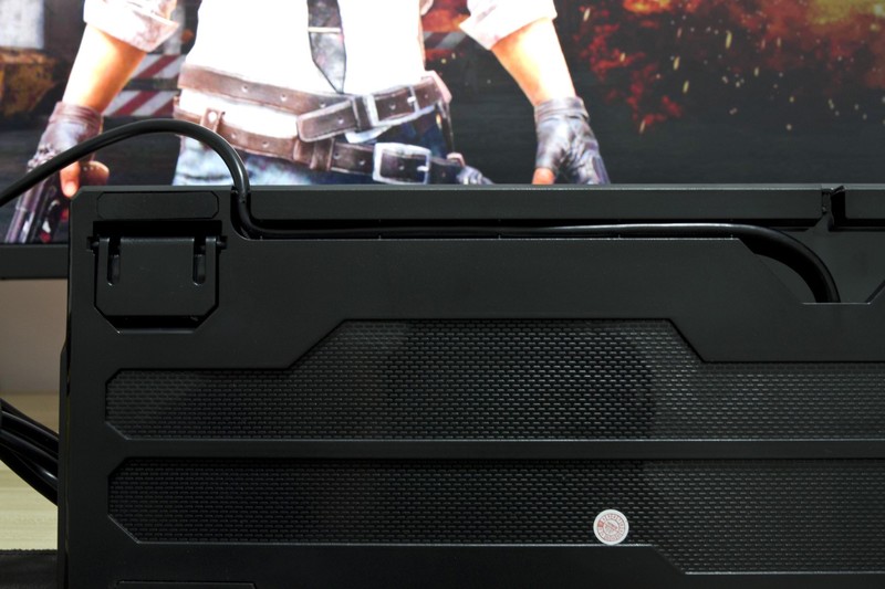 百元级吃鸡利器什么体验？灵逸黑寡妇机械键盘了解一下