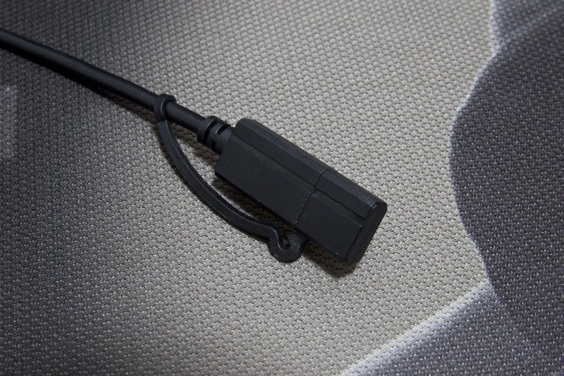 百元级吃鸡利器什么体验？灵逸黑寡妇机械键盘了解一下