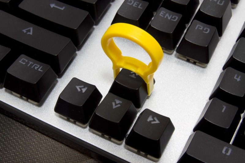 百元级吃鸡利器什么体验？灵逸黑寡妇机械键盘了解一下