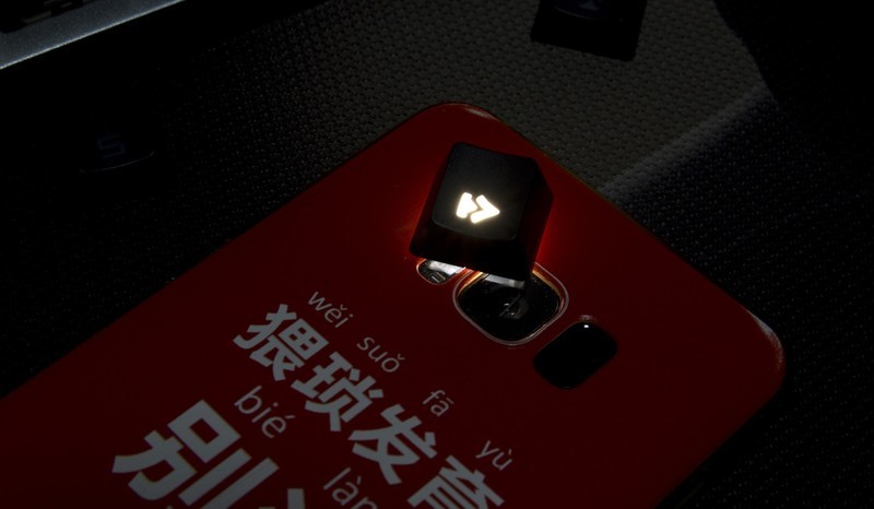 百元级吃鸡利器什么体验？灵逸黑寡妇机械键盘了解一下