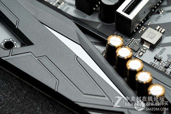 本文面向希望选购Z390主板，以及对华擎ASRock Z390太极感兴趣的读者。