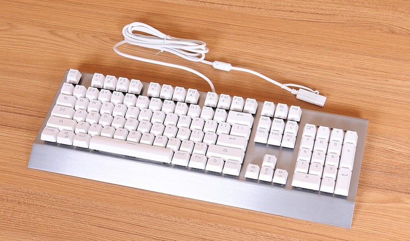 入手了多彩机械高手3键盘，大家看看怎么样