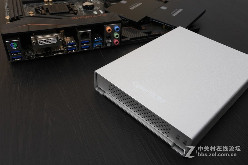 速度与安全结合，入手cyberslim SSDPRO RAID V2 2.5寸双盘位硬盘盒 USB3.1带磁盘阵列