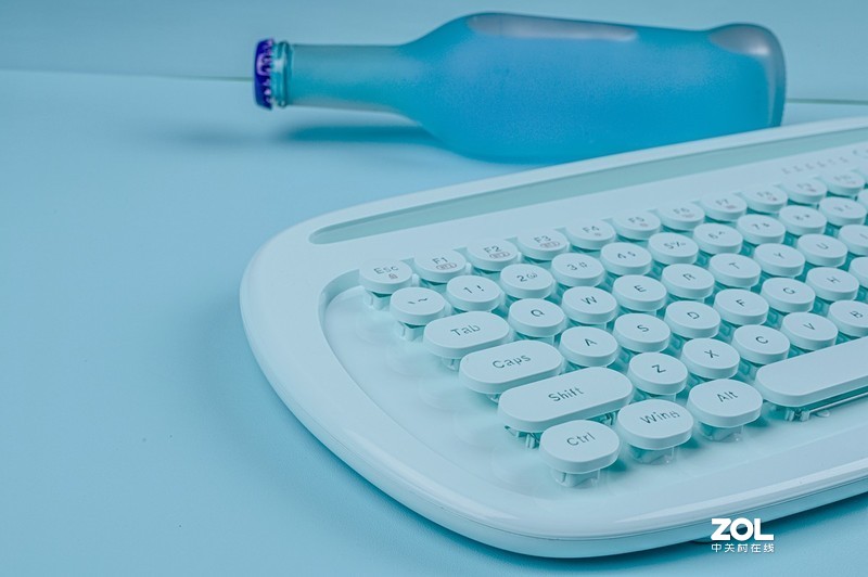 要想办公常清新，你需要一点绿，富德卡洛琳娜薄荷绿双模键盘