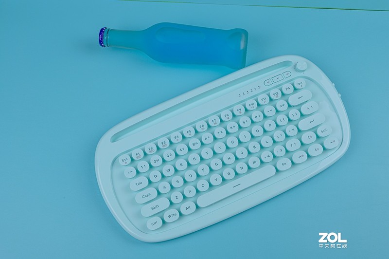 要想办公常清新，你需要一点绿，富德卡洛琳娜薄荷绿双模键盘