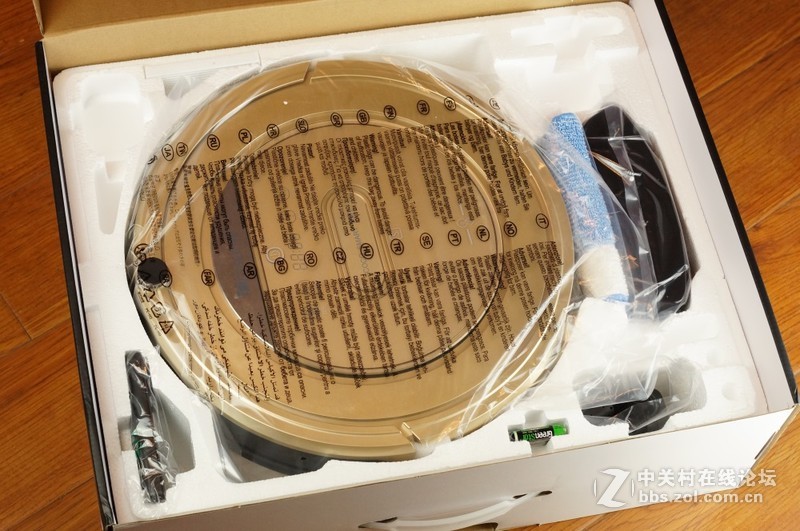 无线定位，自主构图，聪明的扫地机人浦桑尼克导航机器人780TS外观测评