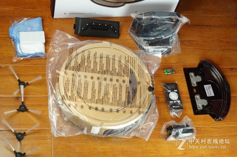 无线定位，自主构图，聪明的扫地机人浦桑尼克导航机器人780TS外观测评