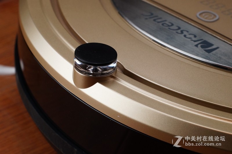 无线定位，自主构图，聪明的扫地机人浦桑尼克导航机器人780TS外观测评