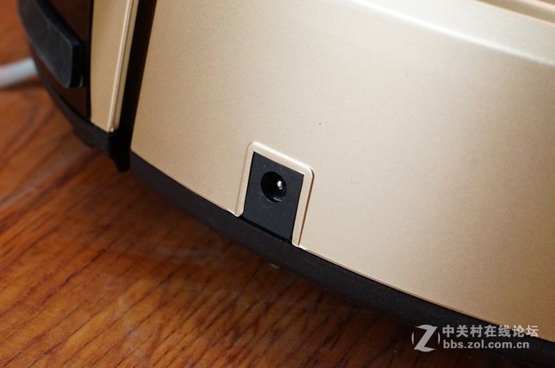 无线定位，自主构图，聪明的扫地机人浦桑尼克导航机器人780TS外观测评