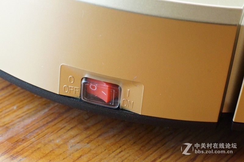 无线定位，自主构图，聪明的扫地机人浦桑尼克导航机器人780TS外观测评