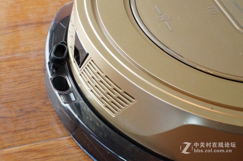 无线定位，自主构图，聪明的扫地机人浦桑尼克导航机器人780TS外观测评