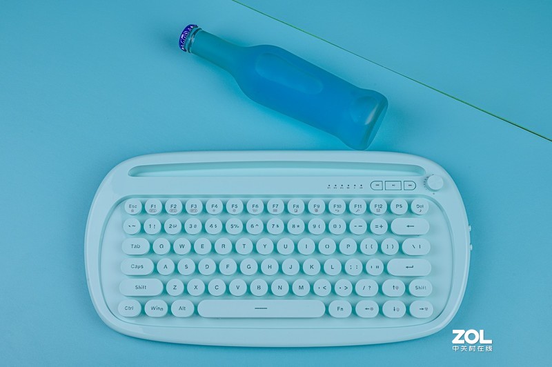 要想办公常清新，你需要一点绿，富德卡洛琳娜薄荷绿双模键盘