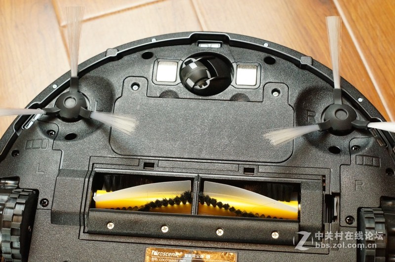 无线定位，自主构图，聪明的扫地机人浦桑尼克导航机器人780TS外观测评