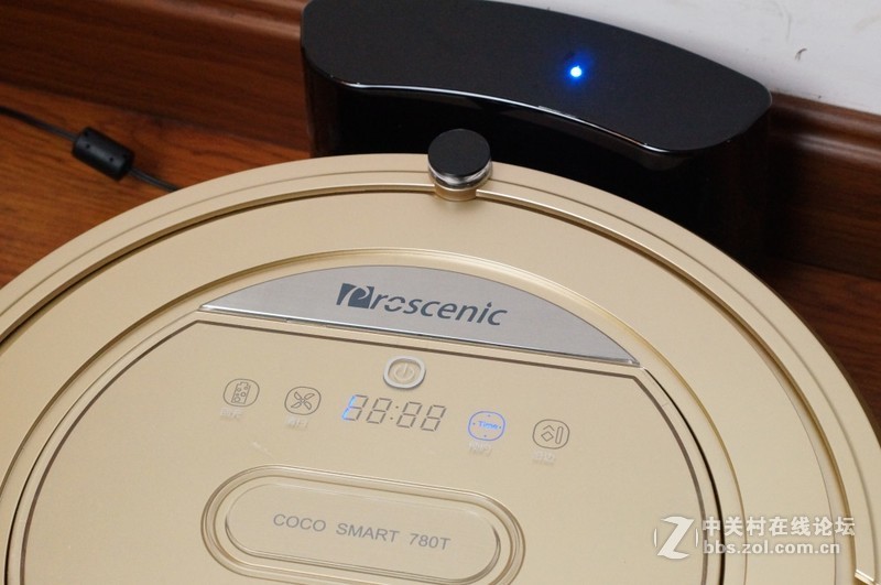 无线定位，自主构图，聪明的扫地机人浦桑尼克导航机器人780TS外观测评